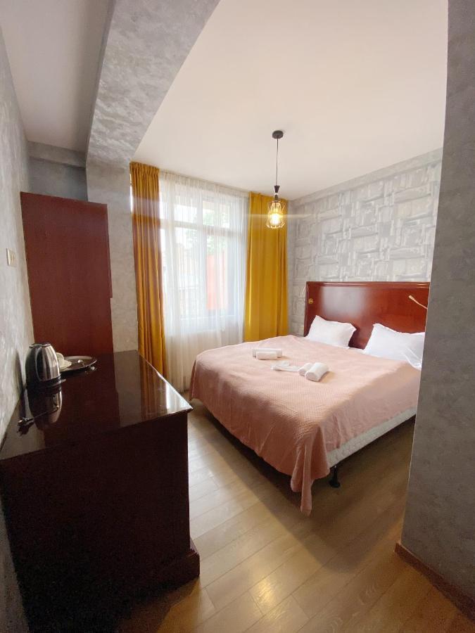 Tbilisi Central Hotel ภายนอก รูปภาพ
